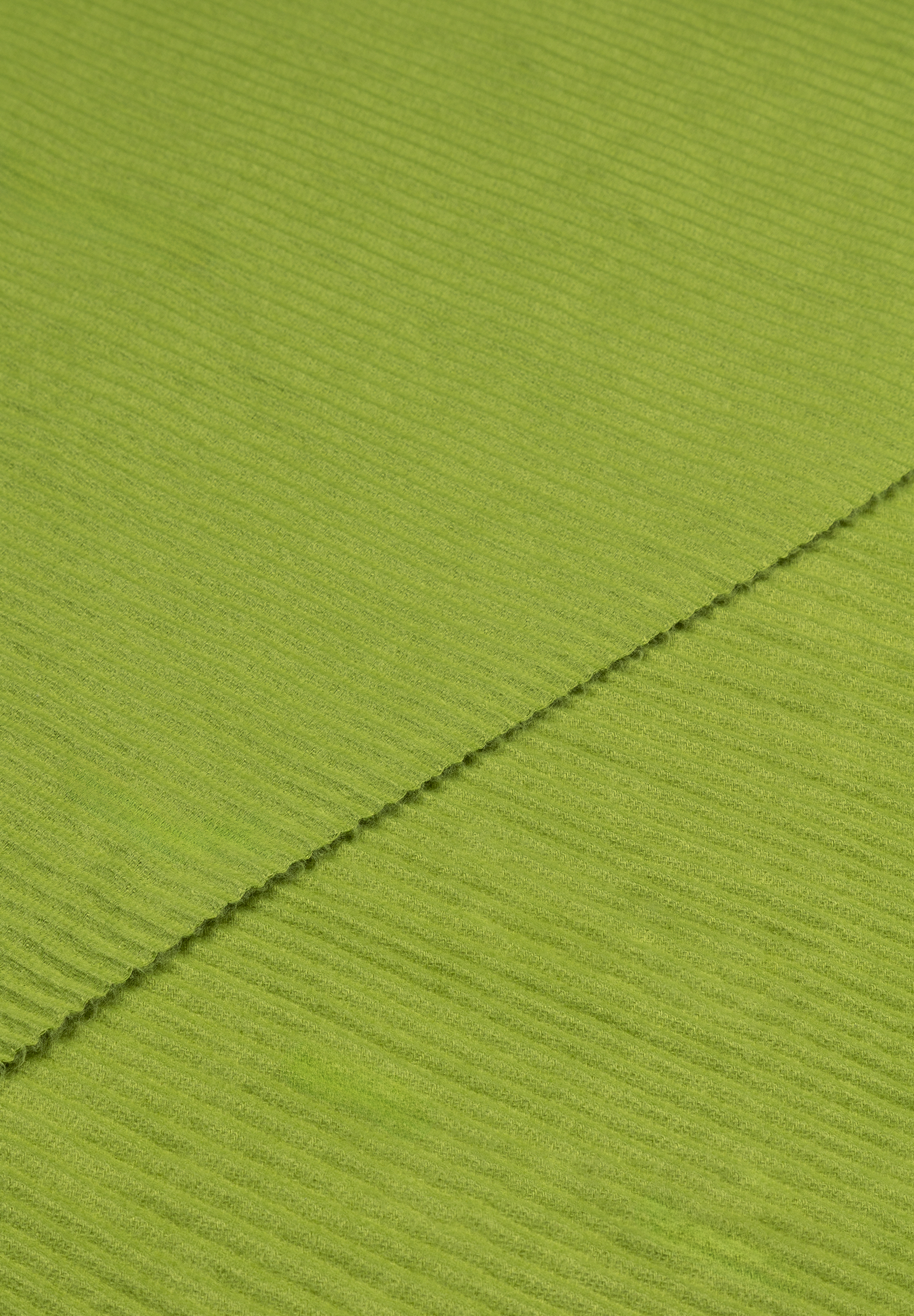 Nahaufnahme des MORE & MORE Accessoires mit feiner, grüner Rippenstruktur, die diagonal verläuft. Nahaufnahme des MORE & MORE Accessoires mit feiner, grüner Rippenstruktur, die diagonal verläuft.