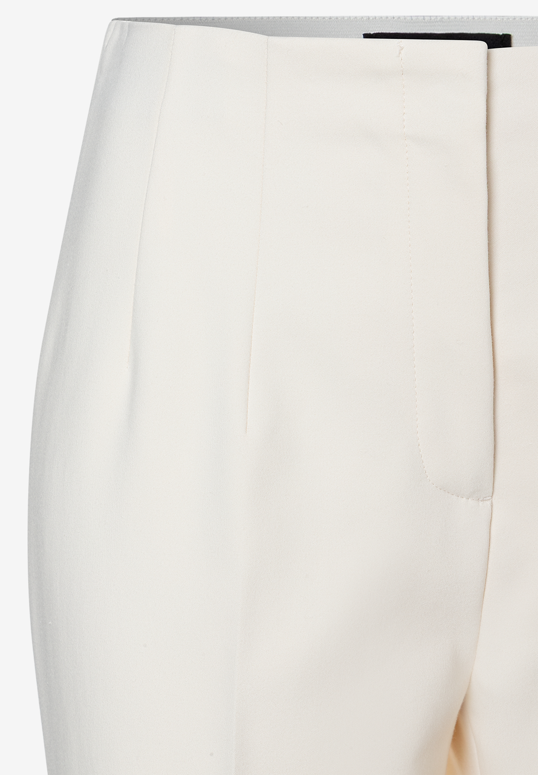 Detailaufnahme einer MORE & MORE Hose aus Baumwollmischung in hellem Beige. Detailaufnahme einer MORE & MORE Hose aus Baumwollmischung in hellem Beige.