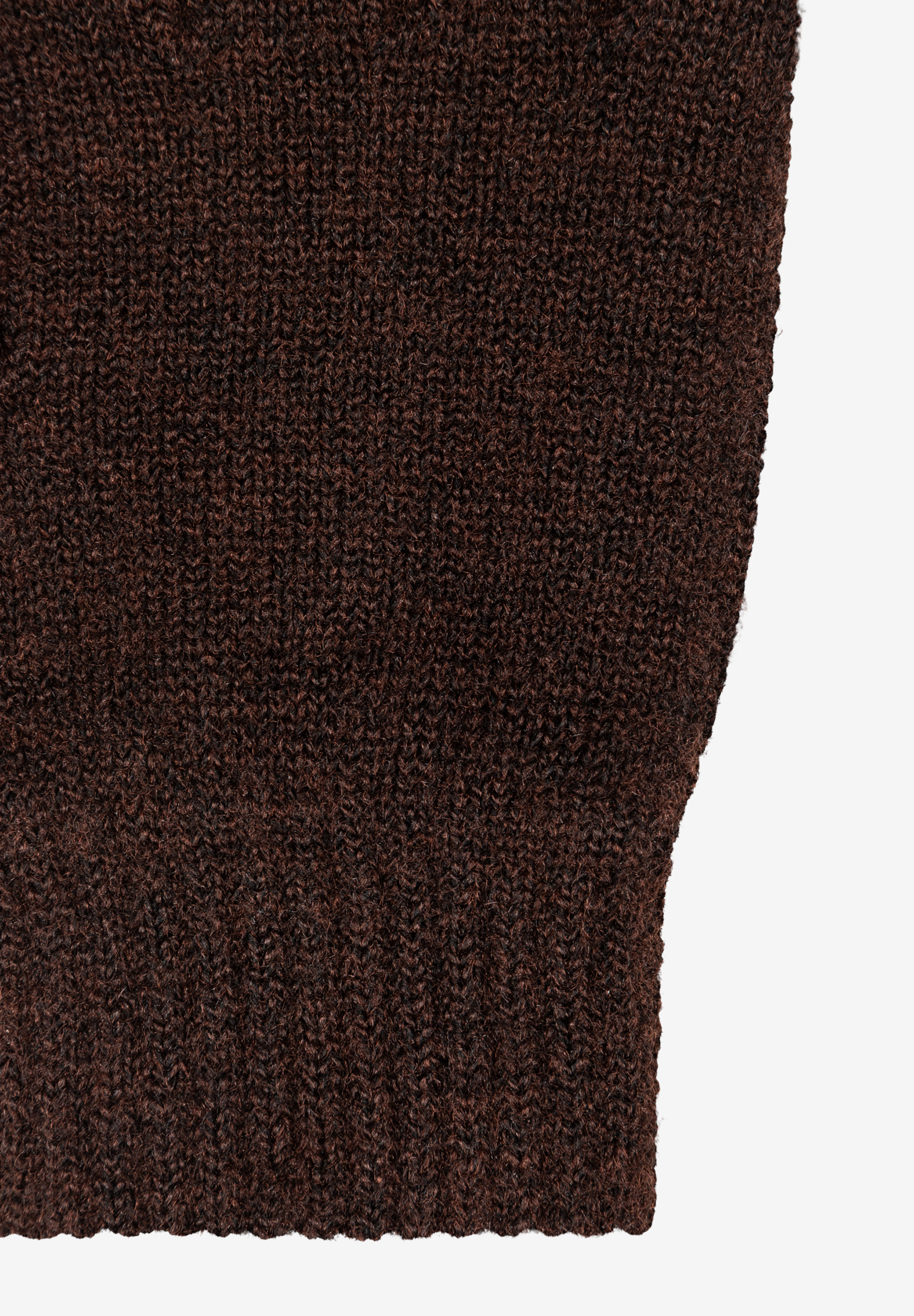 MORE & MORE brauner Strick-Accessoire. Eng gestrickter, warmer Stoff in dunklem Braun, ideal für kühle Tage.