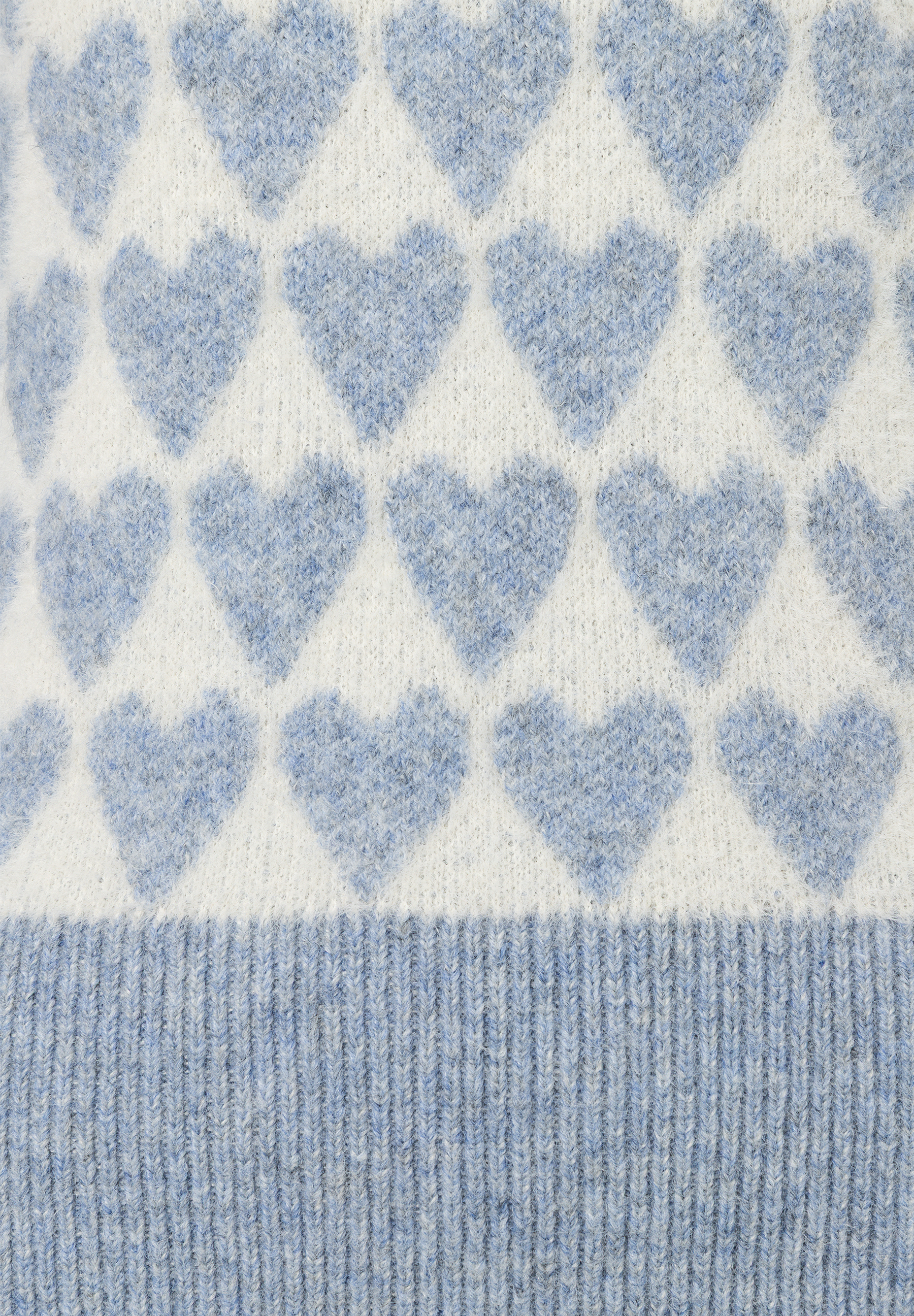 MORE & MORE Strickpullover mit hellblauen Herzen auf weißem Grund. Rippstrickbündchen in Hellblau. MORE & MORE Strickpullover mit hellblauen Herzen auf weißem Grund. Rippstrickbündchen in Hellblau.