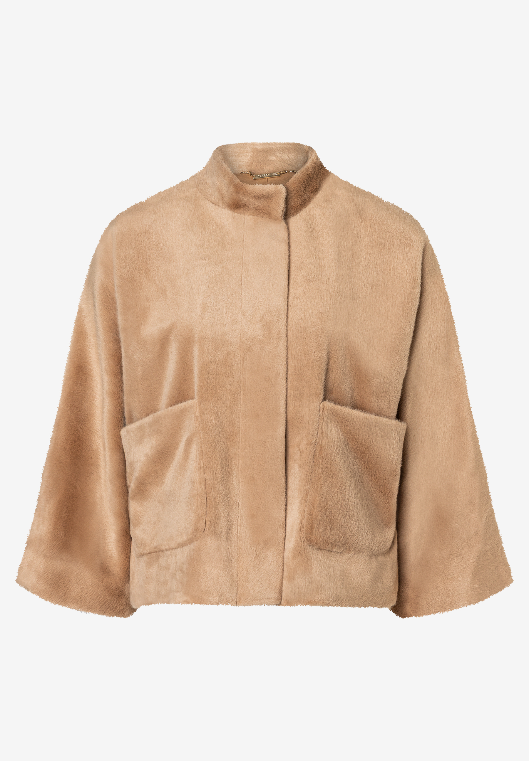 Eine wärmende, beigefarbene MORE & MORE Jacke aus Kunstfell mit Taschen und Stehkragen. Eine wärmende, beigefarbene MORE & MORE Jacke aus Kunstfell mit Taschen und Stehkragen.