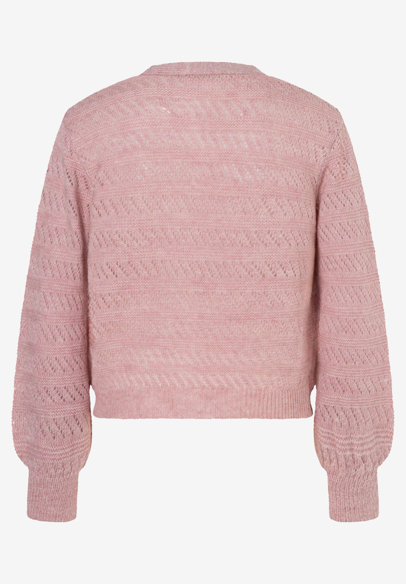 Ein rosa MORE & MORE Lochstrick-Pullover mit langen Ärmeln, hinten fotografiert. Ein rosa MORE & MORE Lochstrick-Pullover mit langen Ärmeln, hinten fotografiert.