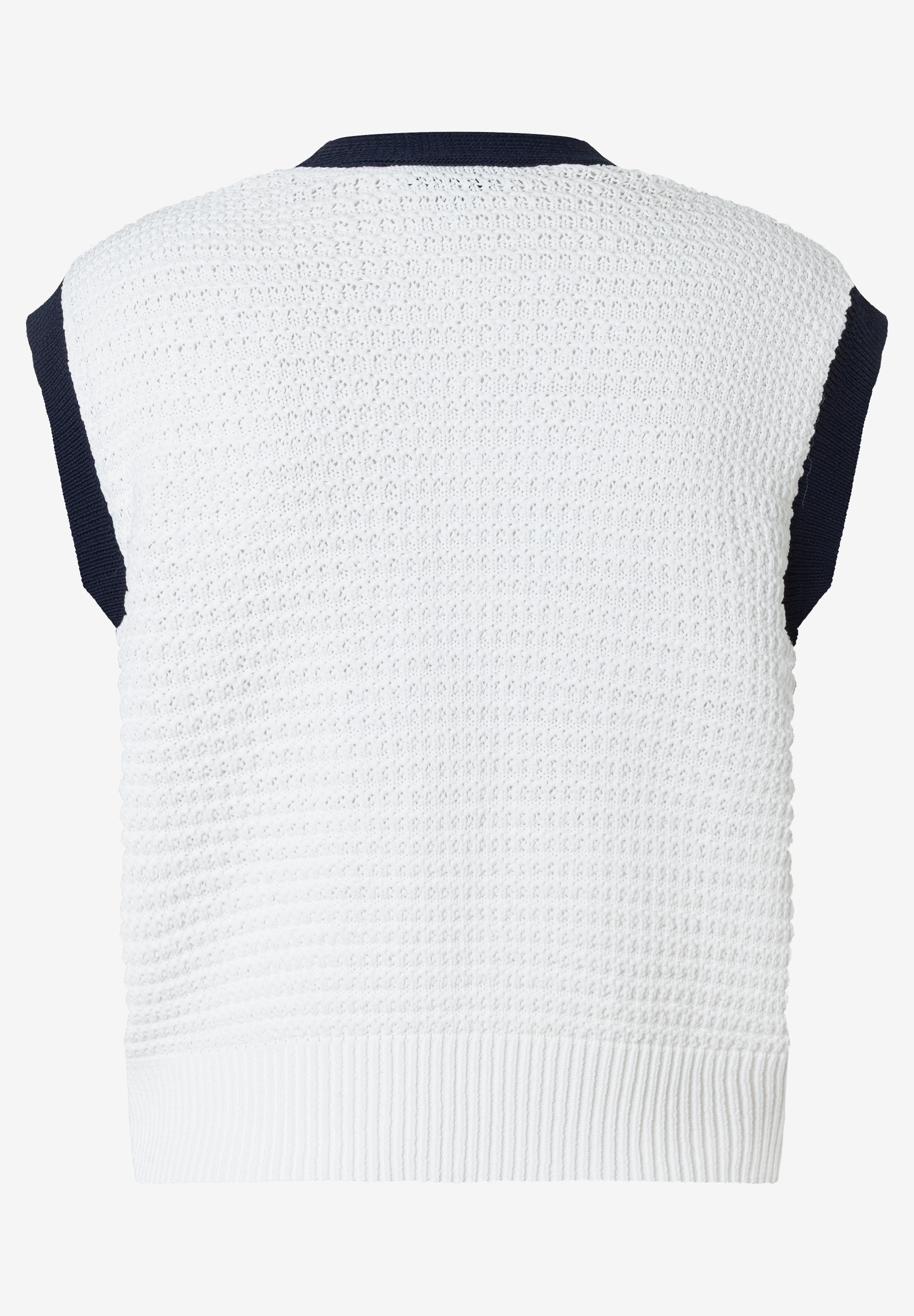 Rückansicht eines weißen MORE & MORE Strukturstrick-Pullovers mit dunkelblauen Details. Rückansicht eines weißen MORE & MORE Strukturstrick-Pullovers mit dunkelblauen Details.