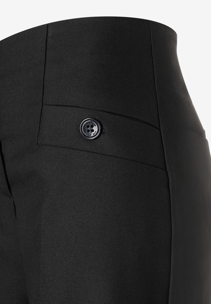 Detailaufnahme von MORE & MORE Hose: Webware, Viskosemischung, bequemer Tragekomfort, fließend, elastisch, mit Knopf. Detailaufnahme von MORE & MORE Hose: Webware, Viskosemischung, bequemer Tragekomfort, fließend, elastisch, mit Knopf.