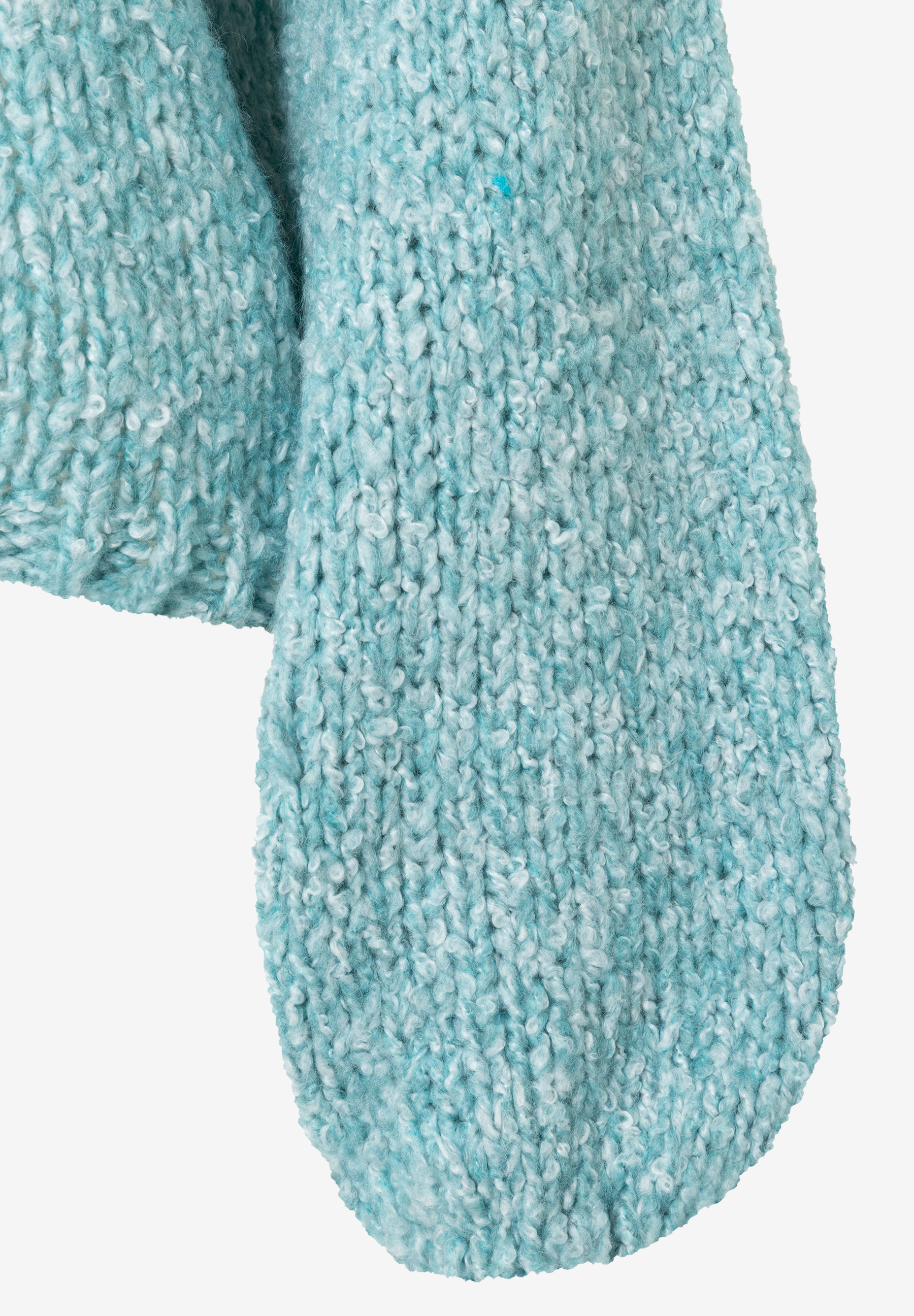Nahaufnahme eines Strickpullovers von MORE & MORE mit Bouclé-Textur in einem hellen Türkis. Nahaufnahme eines Strickpullovers von MORE & MORE mit Bouclé-Textur in einem hellen Türkis.