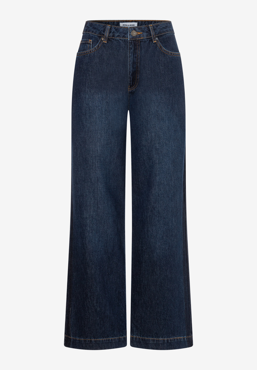 MORE & MORE Jeans, dunkelblau, mit weitem Bein und hellbraunen Ziernähten auf weißem Hintergrund. MORE & MORE Jeans, dunkelblau, mit weitem Bein und hellbraunen Ziernähten auf weißem Hintergrund.