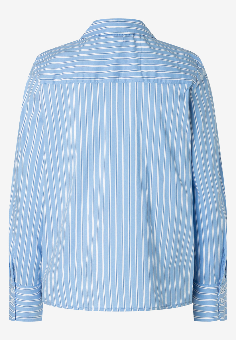 MORE & MORE Damen-Bluse: hellblaue Bluse mit weißen Längsstreifen und langen Ärmeln mit Manschetten. Rückansicht MORE & MORE Damen-Bluse: hellblaue Bluse mit weißen Längsstreifen und langen Ärmeln mit Manschetten. Rückansicht