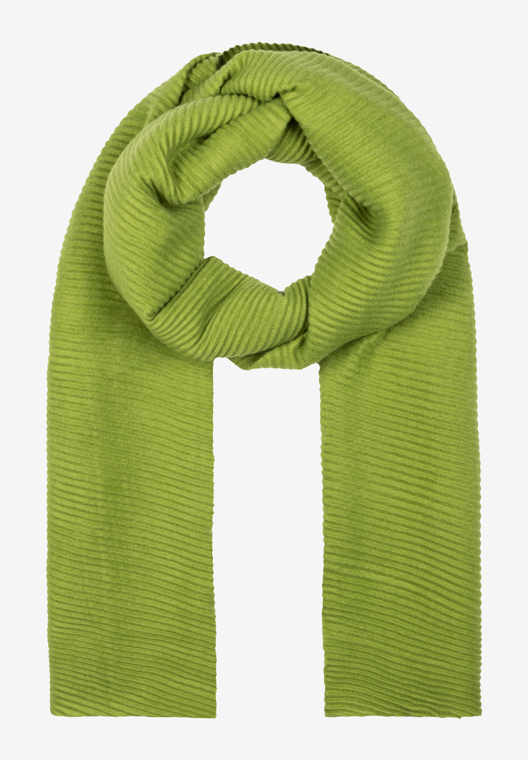 Ein grüner MORE & MORE Schal, drapiert in Schlaufen, vor einem weißen Hintergrund.