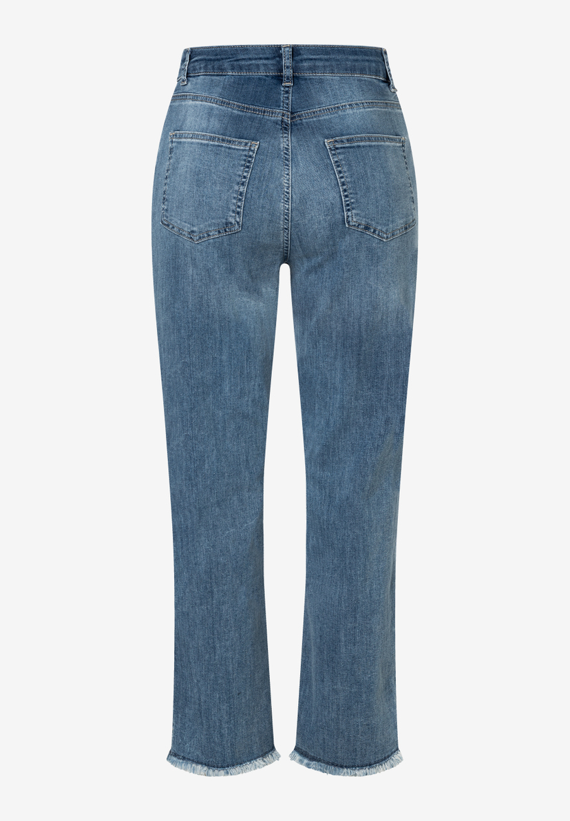 Die blaue MORE & MORE Jeans hat zwei Gesäßtaschen und einen ausgefransten Saum. Die blaue MORE & MORE Jeans hat zwei Gesäßtaschen und einen ausgefransten Saum.