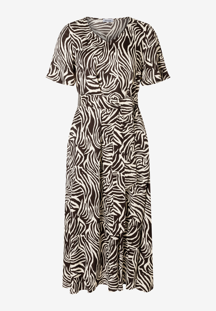Ein knielanges MORE & MORE Kleid mit Zebra-Muster in Braun- und Weißtönen, V-Ausschnitt und kurzen Ärmeln. Ein knielanges MORE & MORE Kleid mit Zebra-Muster in Braun- und Weißtönen, V-Ausschnitt und kurzen Ärmeln.