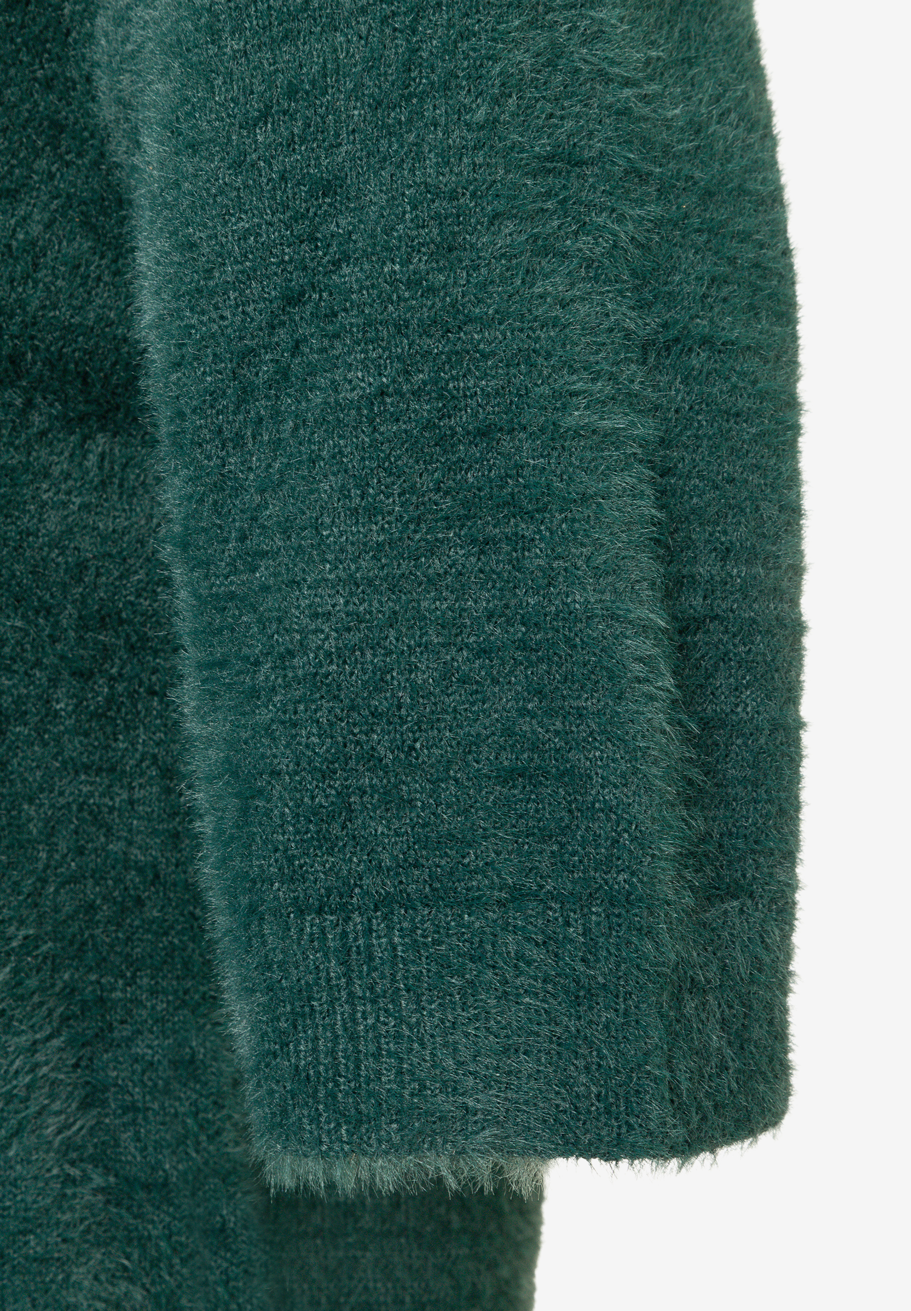 MORE & MORE Strickpullover in Dunkelgrün, Nahaufnahme des weichen, wärmenden Materials. Ideal für Damen Pullover & Strickjacken. MORE & MORE Strickpullover in Dunkelgrün, Nahaufnahme des weichen, wärmenden Materials. Ideal für Damen Pullover & Strickjacken.