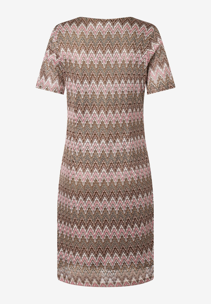 Ein MORE & MORE Oberteil mit Jacquard-Muster in Rosa und Braun, mit kurzen Ärmeln, auf einem weißen Hintergrund. Ein MORE & MORE Oberteil mit Jacquard-Muster in Rosa und Braun, mit kurzen Ärmeln, auf einem weißen Hintergrund.
