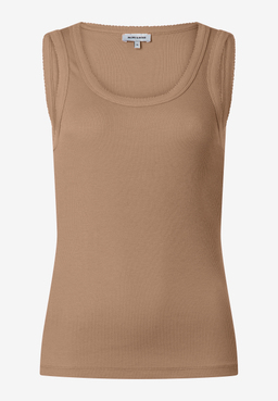 Ein geripptes, beiges MORE & MORE Tanktop mit rundem Halsausschnitt.