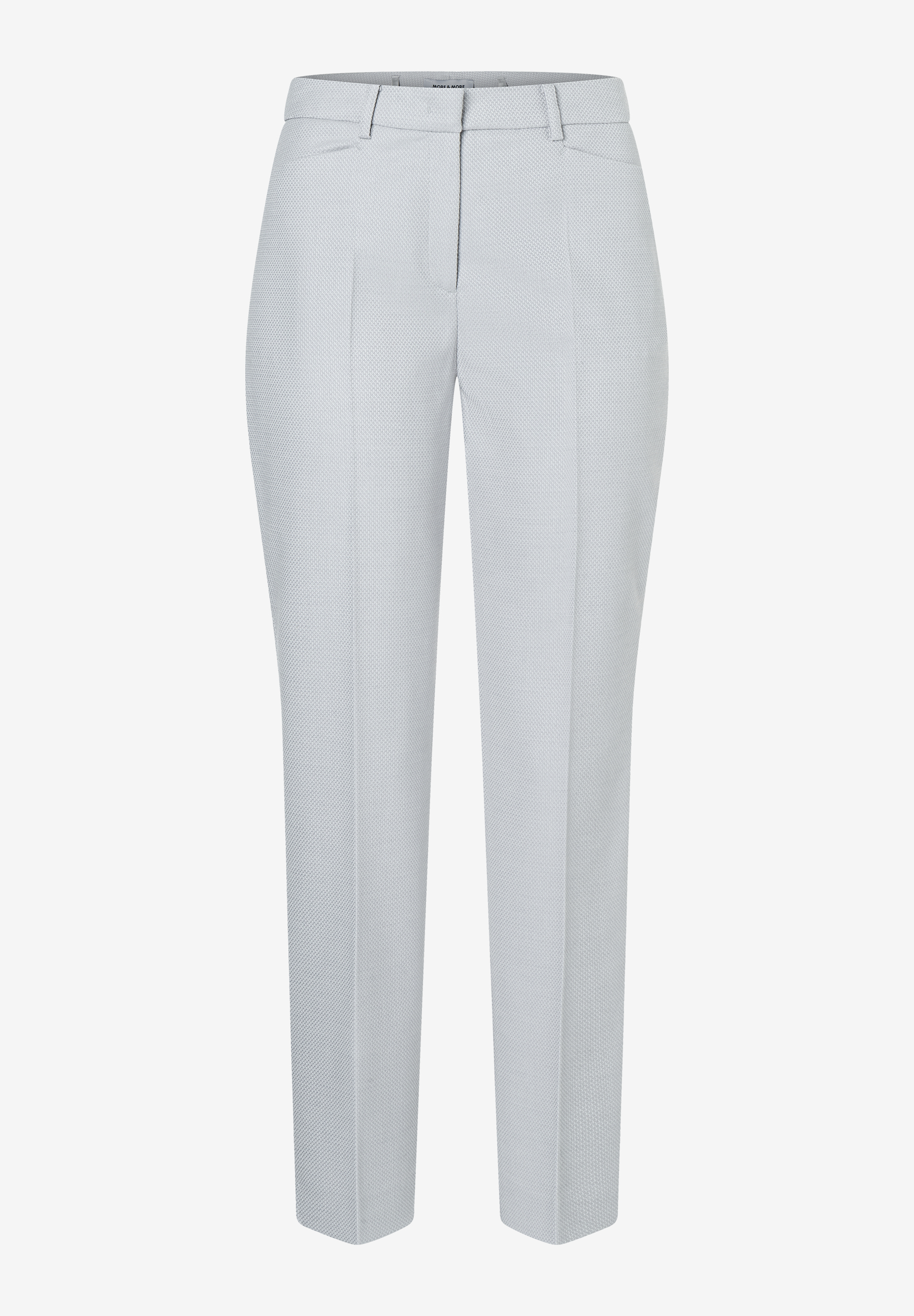 Eine MORE & MORE Hose/Jeans mit Piquee und Stretch in hellem Grau vor neutralem Hintergrund. Eine MORE & MORE Hose/Jeans mit Piquee und Stretch in hellem Grau vor neutralem Hintergrund.