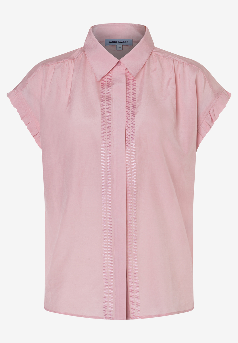 Eine rosa MORE & MORE Bluse mit Webware-Material und kurzen Ärmeln. Eine rosa MORE & MORE Bluse mit Webware-Material und kurzen Ärmeln.