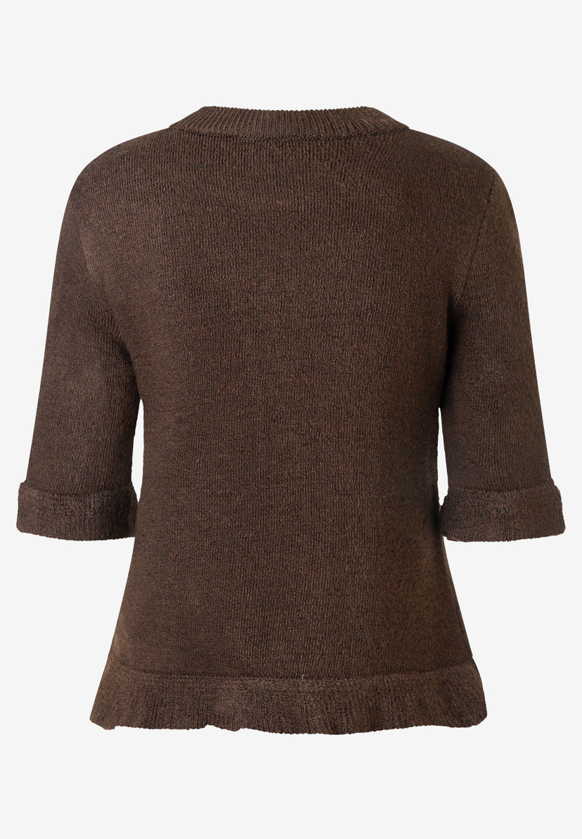 MORE & MORE Pullover aus braunem Strick mit 3/4-Ärmeln und leichtem Rollkragen.
