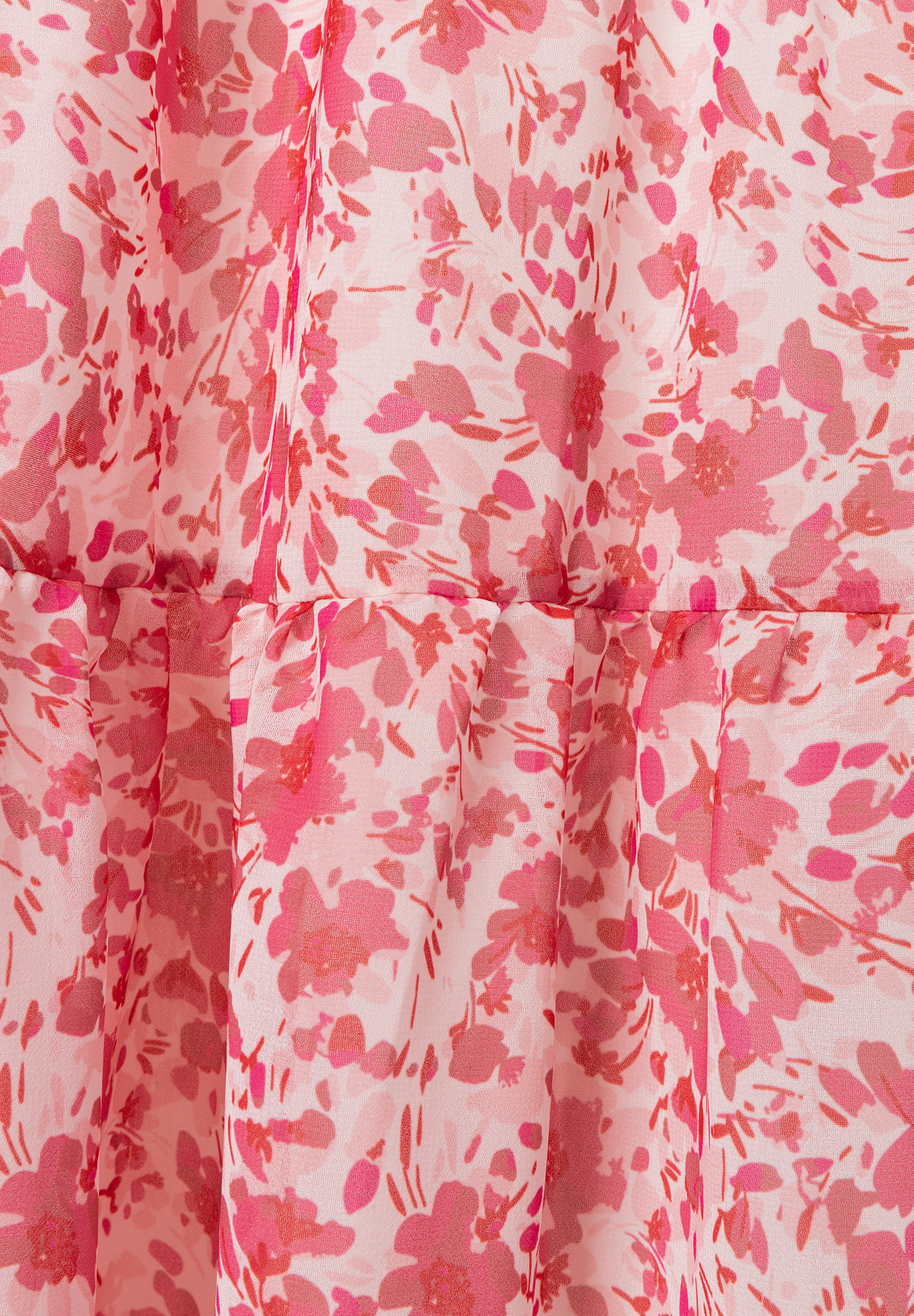 MORE & MORE Chiffon-Oberteil mit rosafarbenem Blumenmuster und fließendem Fall, eng geschnitten, für angenehmen Tragekomfort. MORE & MORE Chiffon-Oberteil mit rosafarbenem Blumenmuster und fließendem Fall, eng geschnitten, für angenehmen Tragekomfort.