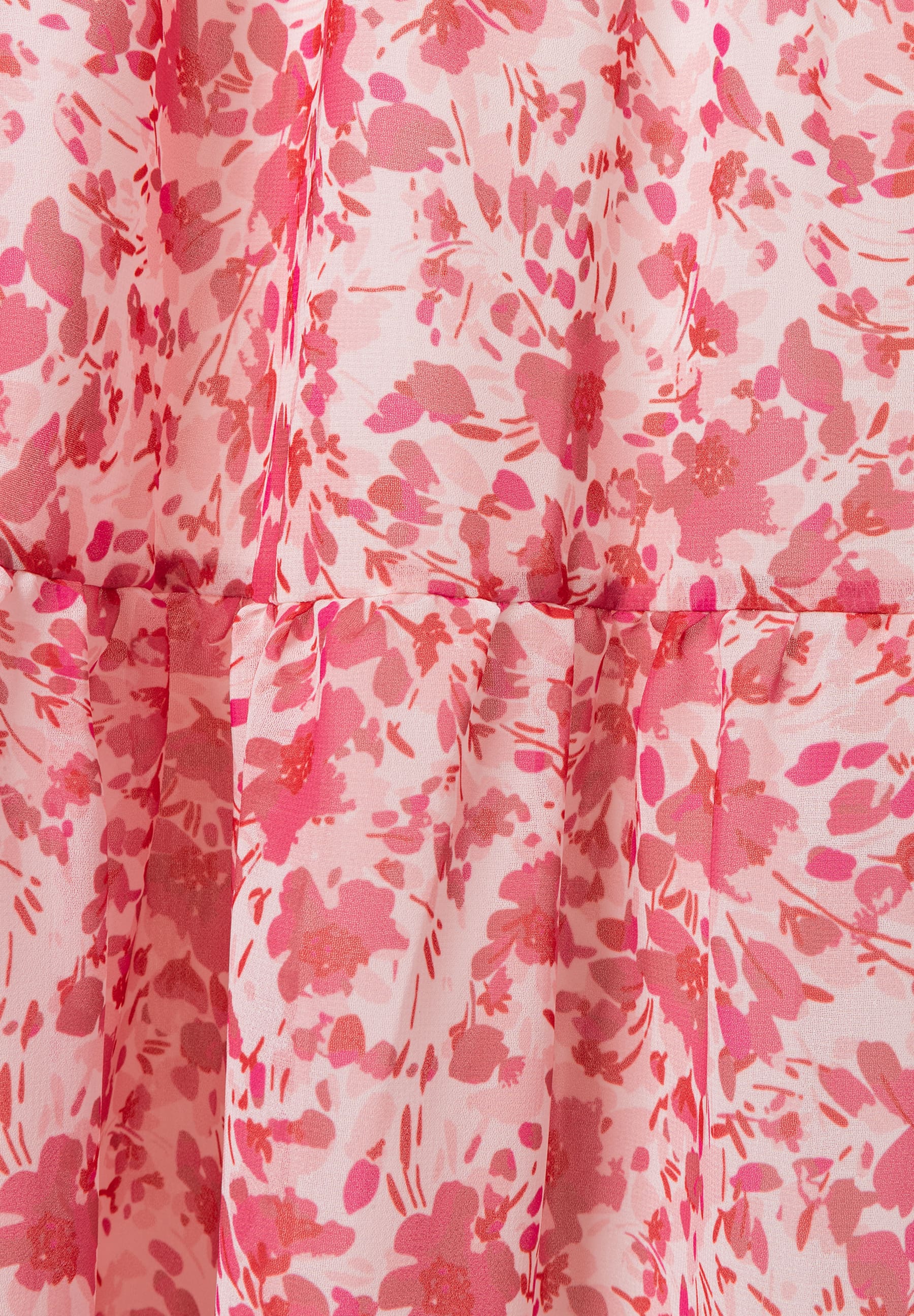 MORE & MORE Chiffon-Oberteil mit rosafarbenem Blumenmuster und fließendem Fall, eng geschnitten, für angenehmen Tragekomfort. MORE & MORE Chiffon-Oberteil mit rosafarbenem Blumenmuster und fließendem Fall, eng geschnitten, für angenehmen Tragekomfort.