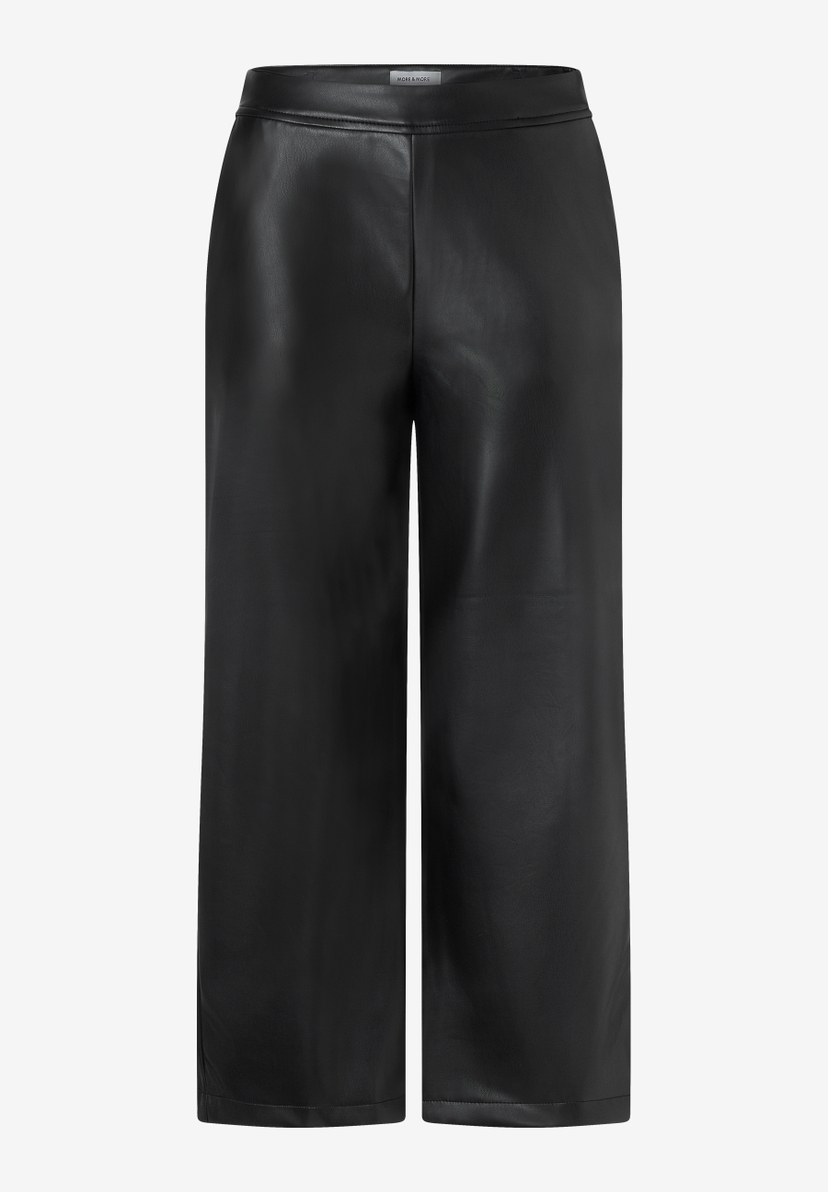 MORE & MORE schwarze Lederhose mit weitem Bein und geradem Schnitt, die bis zur Mitte der Waden reicht.