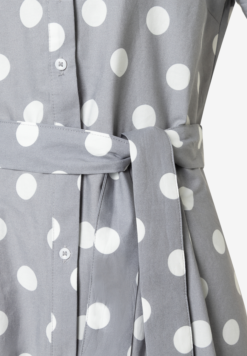 MORE & MORE Damen Baumwoll-Popeline-Kleid mit weißen Polka Dots und Bindegürtel, Detailansicht. MORE & MORE Damen Baumwoll-Popeline-Kleid mit weißen Polka Dots und Bindegürtel, Detailansicht.