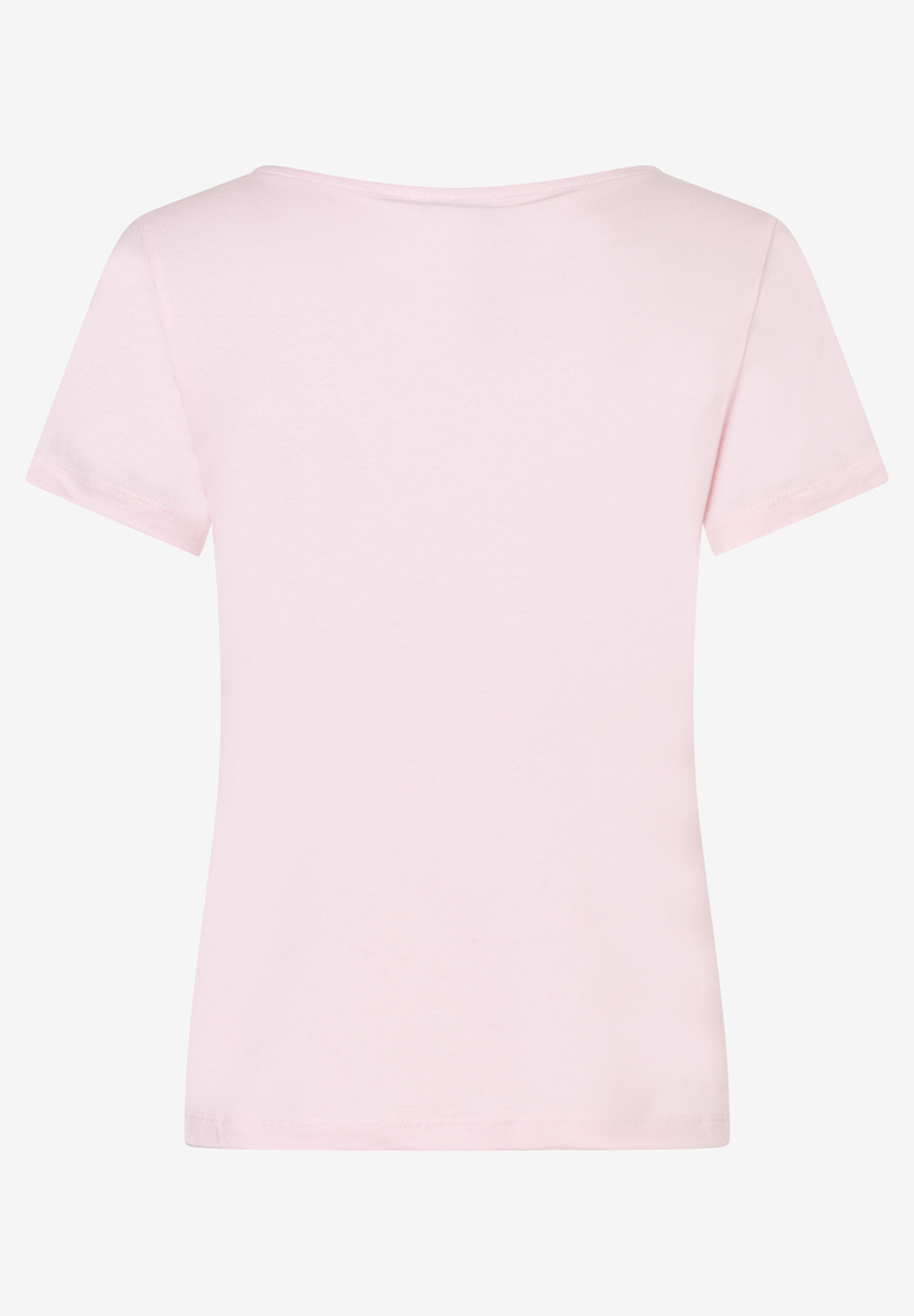Ein hellrosa MORE & MORE T-Shirt mit kurzem Arm und Rundhalsausschnitt, Jersey-Material für angenehmen Tragekomfort. Rückansicht. Ein hellrosa MORE & MORE T-Shirt mit kurzem Arm und Rundhalsausschnitt, Jersey-Material für angenehmen Tragekomfort. Rückansicht.
