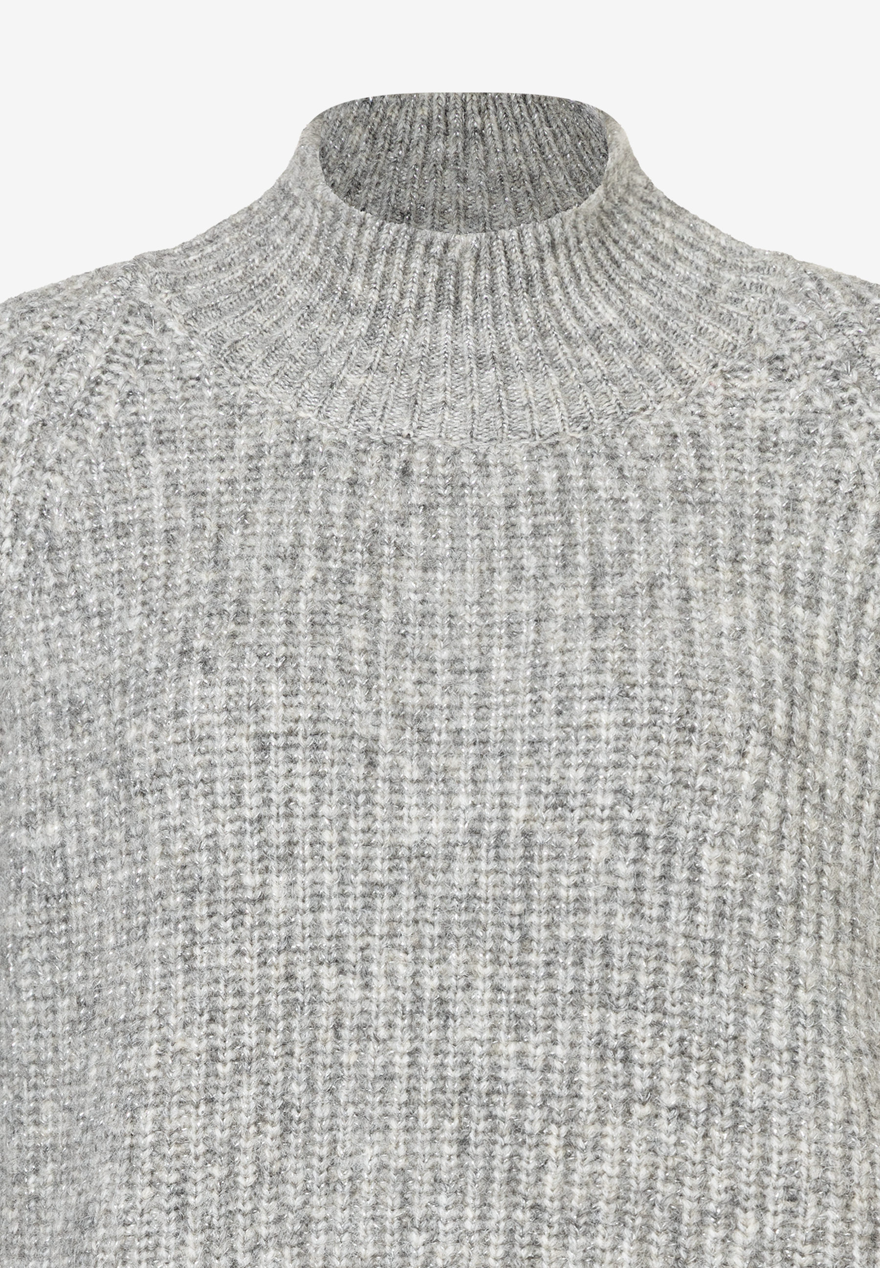 Nahaufnahme eines grauen MORE & MORE Strickpullovers mit Rollkragen. Das Strickmuster ist fein und gleichmäßig. Nahaufnahme eines grauen MORE & MORE Strickpullovers mit Rollkragen. Das Strickmuster ist fein und gleichmäßig.