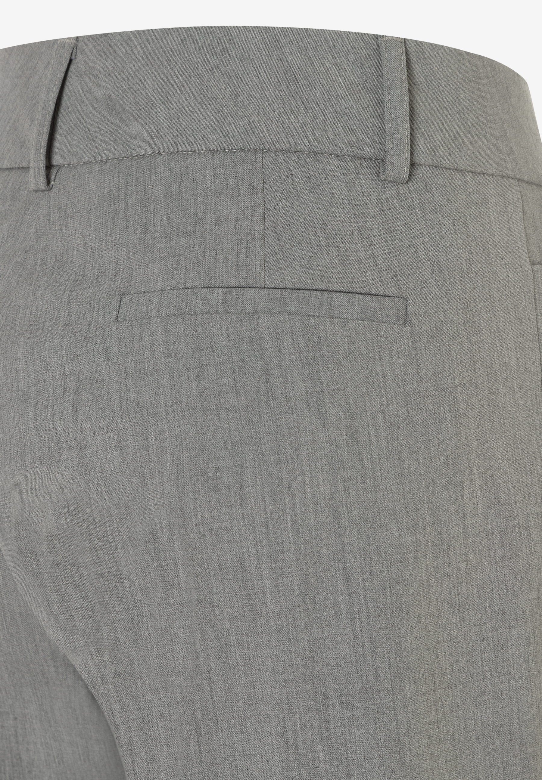 Detailaufnahme einer grauen MORE & MORE Hose mit einer Gesäßtasche und Gürtelschlaufen. Detailaufnahme einer grauen MORE & MORE Hose mit einer Gesäßtasche und Gürtelschlaufen.