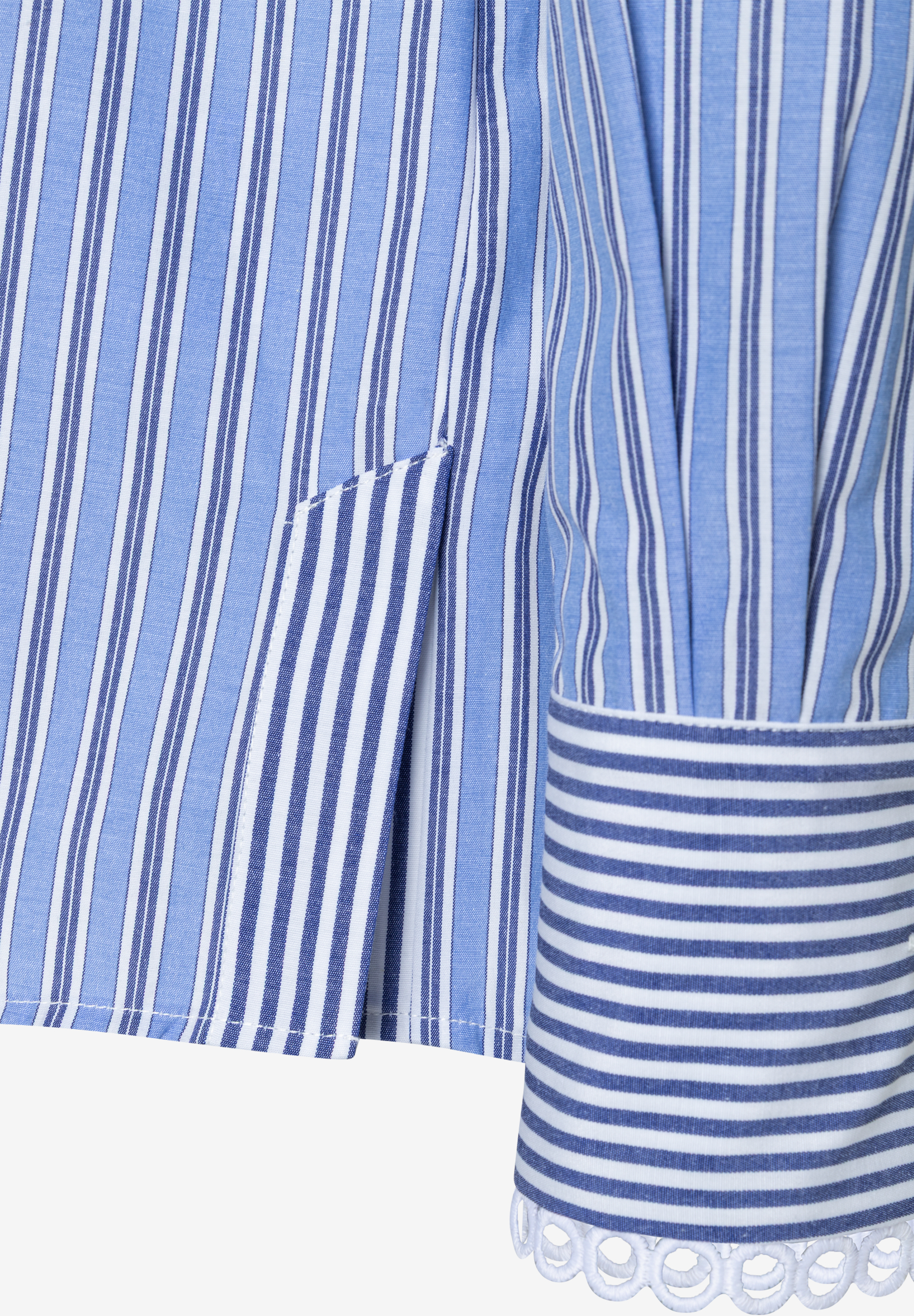 Detailansicht einer gestreiften MORE & MORE Bluse mit Manschette und Seitenschlitz. Detailansicht einer gestreiften MORE & MORE Bluse mit Manschette und Seitenschlitz.