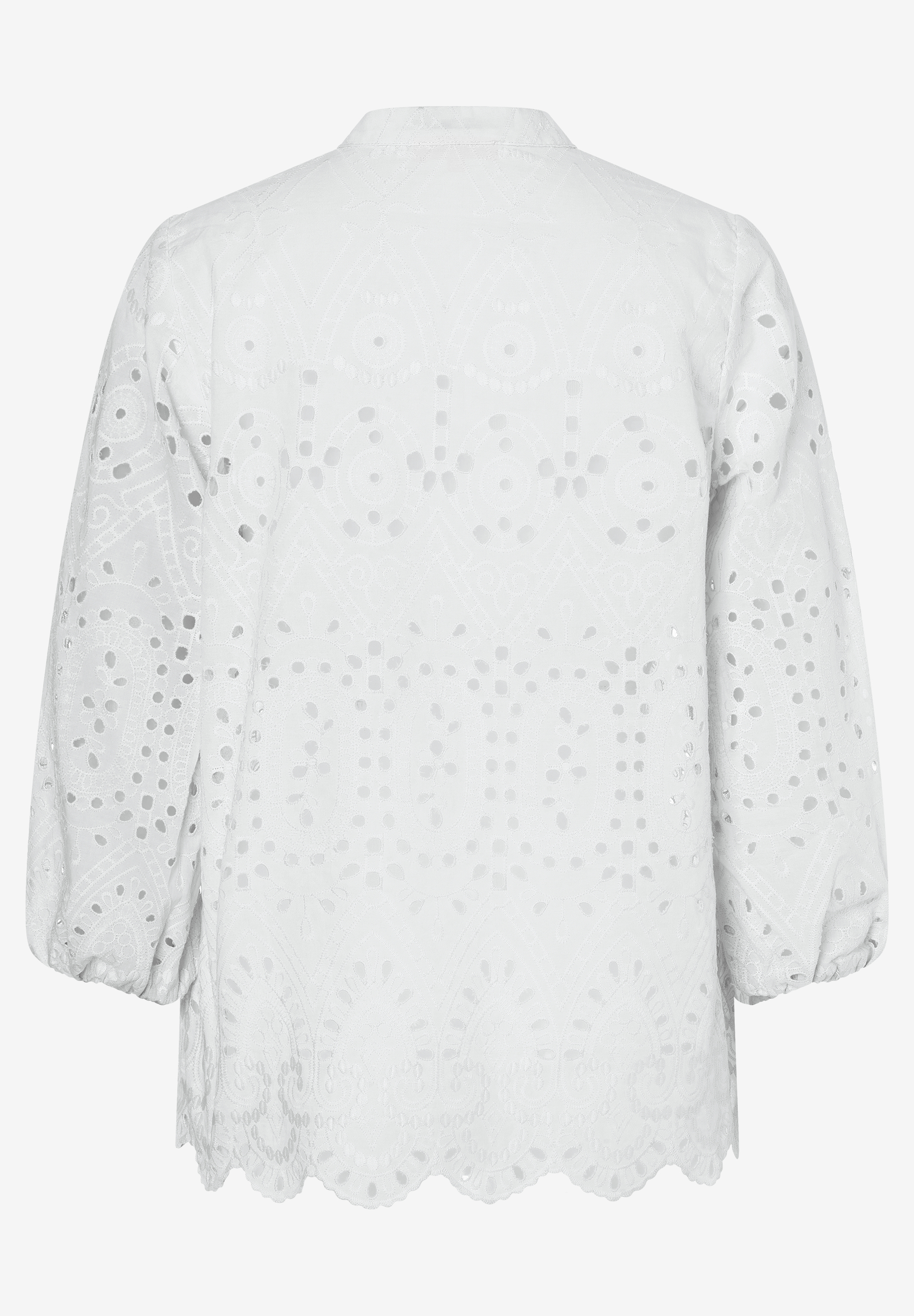 Rückenansicht einer weißen MORE & MORE Bluse mit Lochstickerei und Dreiviertelärmeln. Rückenansicht einer weißen MORE & MORE Bluse mit Lochstickerei und Dreiviertelärmeln.