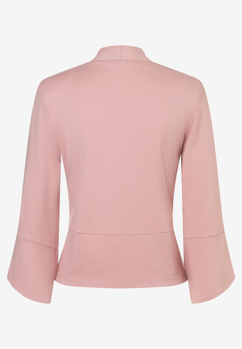 Rückansicht eines rosafarbenen MORE & MORE Oberteils mit Jersey-Material und ausgestellten Ärmeln. Rückansicht eines rosafarbenen MORE & MORE Oberteils mit Jersey-Material und ausgestellten Ärmeln.