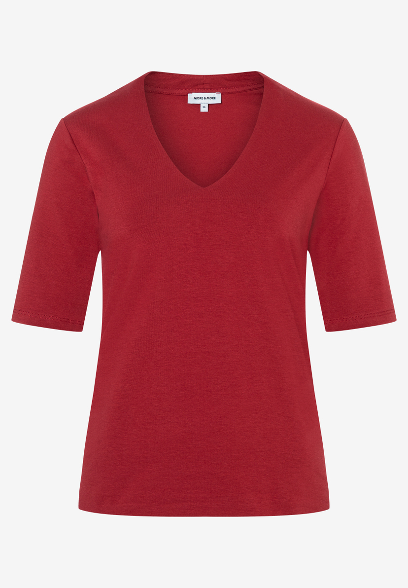 MORE & MORE rotes Jersey T-Shirt mit V-Ausschnitt, halblangen Ärmeln und angenehmem Tragekomfort. MORE & MORE rotes Jersey T-Shirt mit V-Ausschnitt, halblangen Ärmeln und angenehmem Tragekomfort.