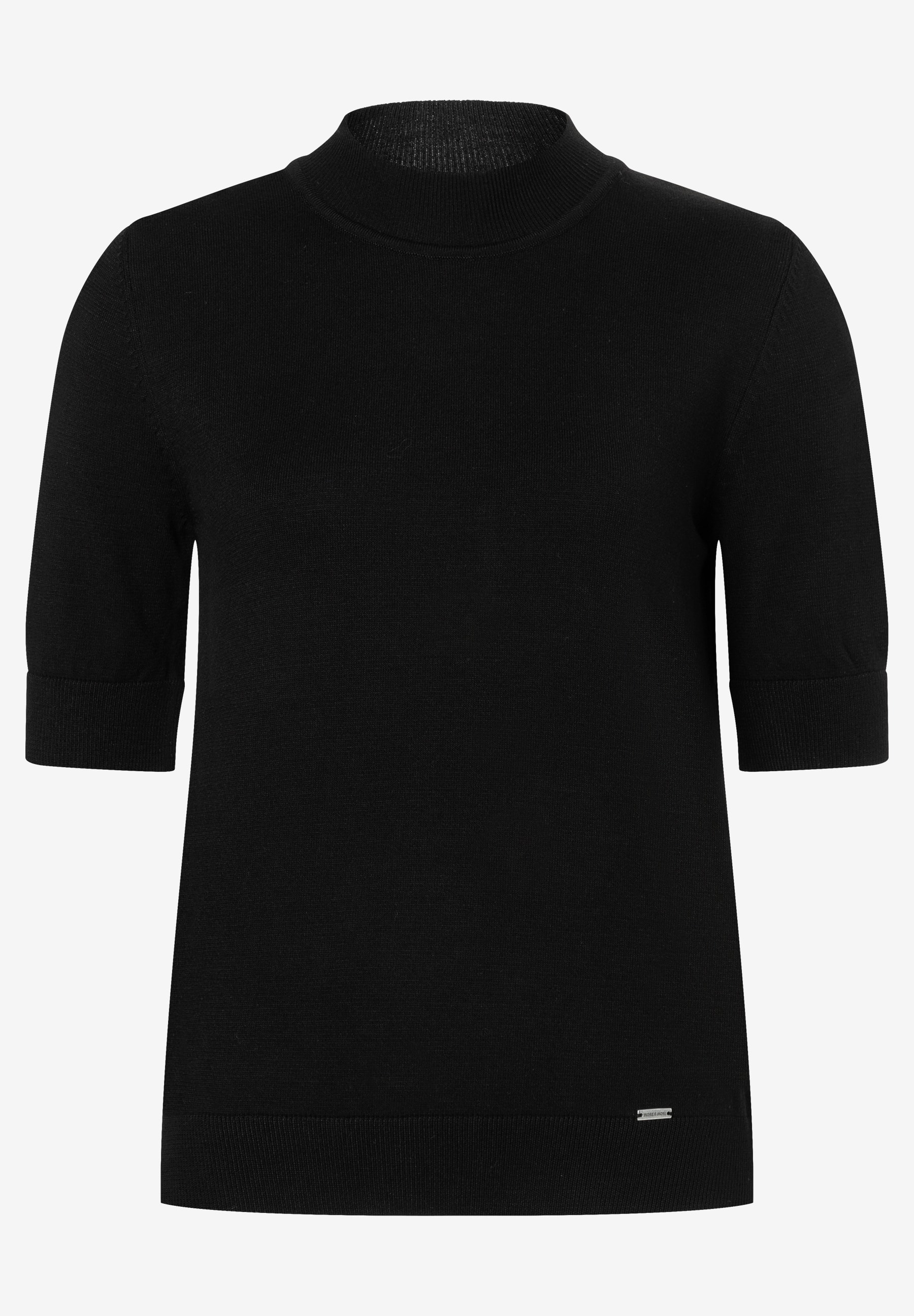 MORE & MORE Feinstrickpullover in Schwarz mit Stehkragen und kurzen Ärmeln. Der Saum und die Ärmelbündchen sind gerippt.