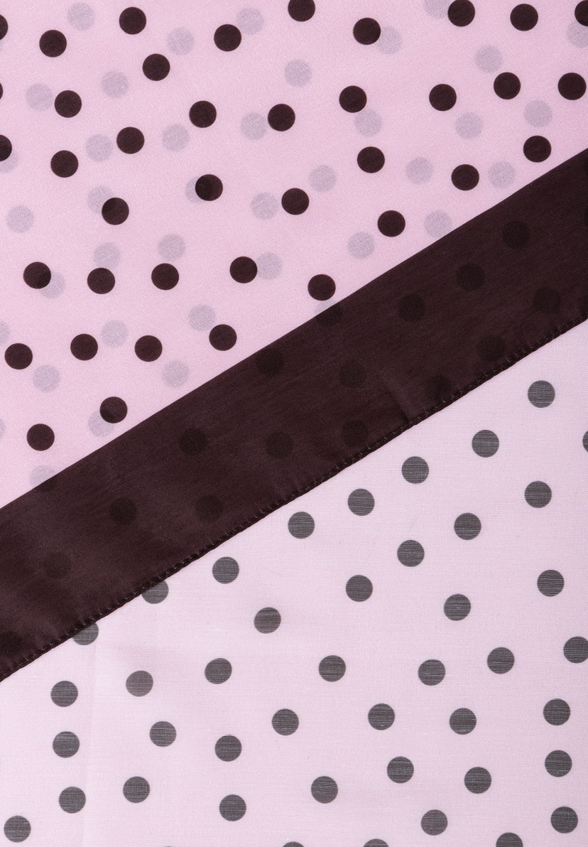 MORE & MORE Accessoire: Pinker Stoff mit unregelmäßigen schwarzen Polka Dots, geteilt von einem dunkelbraunen Band. MORE & MORE Accessoire: Pinker Stoff mit unregelmäßigen schwarzen Polka Dots, geteilt von einem dunkelbraunen Band.