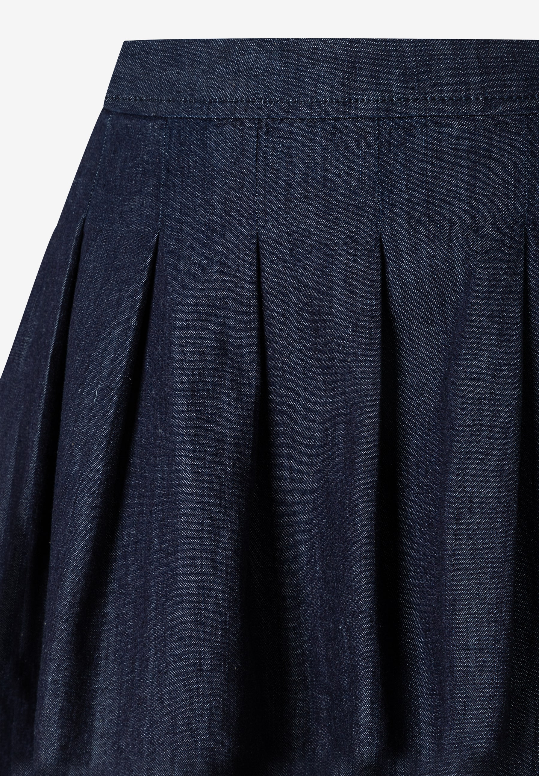 MORE & MORE Denim-Rock mit Kellerfalten. Dunkelblau, hautfreundlich, softer Griff. MORE & MORE Denim-Rock mit Kellerfalten. Dunkelblau, hautfreundlich, softer Griff.