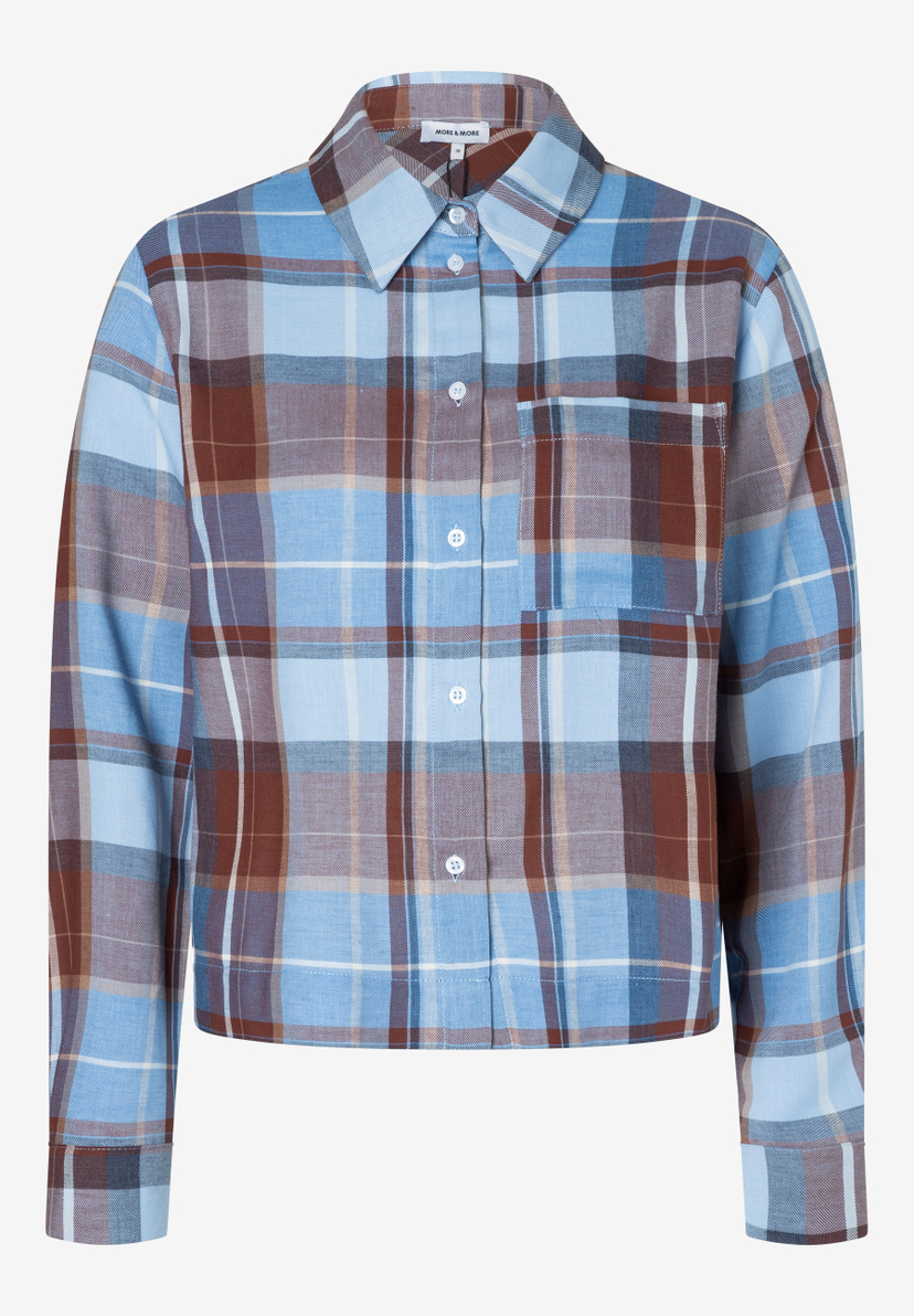 Eine karierte, langärmlige Bluse von MORE & MORE in Blau- und Brauntönen mit Knopfleiste und Brusttasche. Eine karierte, langärmlige Bluse von MORE & MORE in Blau- und Brauntönen mit Knopfleiste und Brusttasche.