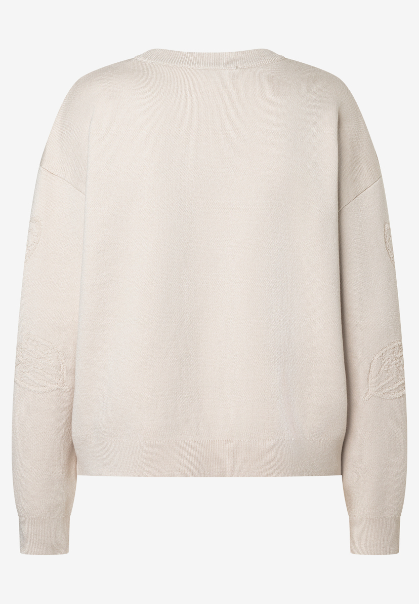 Ein MORE & MORE Strickpullover in Off-White, mit Blattmuster an den Ärmeln. Ein MORE & MORE Strickpullover in Off-White, mit Blattmuster an den Ärmeln.